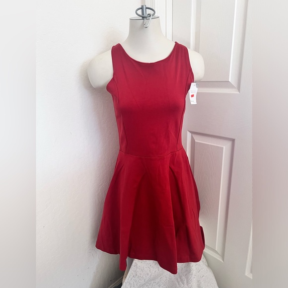 NWT Danian Women's Red Sleeveless Round Neck Back Zip Short Mini Dress - Picture 2 of 5